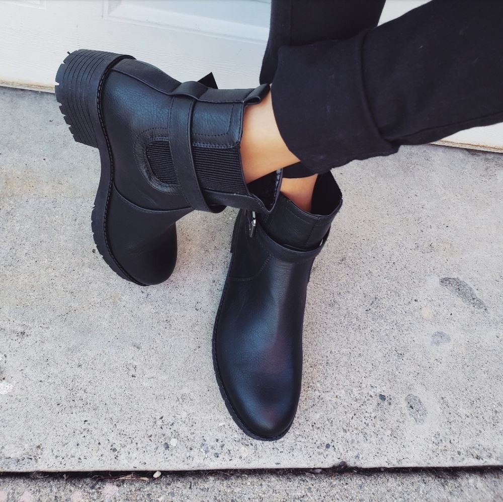 Price firm!/Fall essentials/ black moto boot - Picture 3 of 5